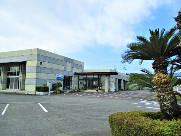 西田布施公民館全景