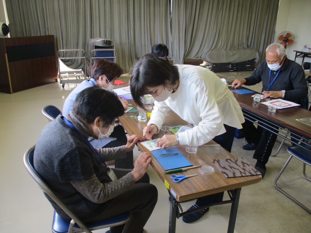 11月『ちぎり絵教室』の画像3