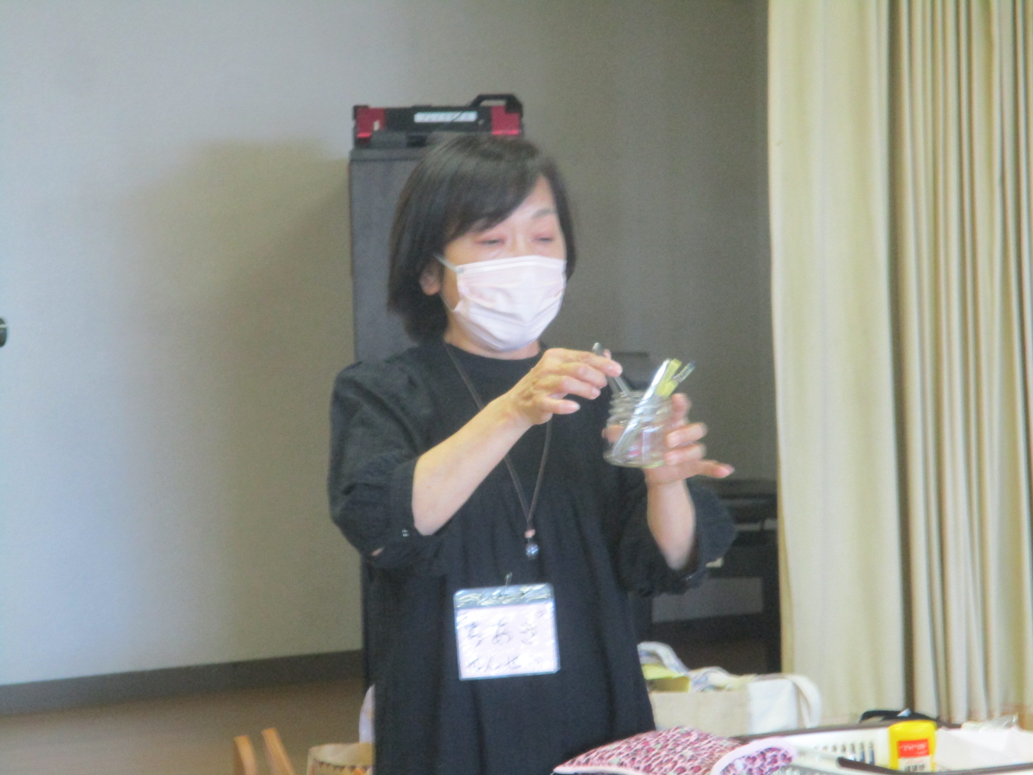 勝本千秋さんにちぎり絵について指導していただきましたの画像