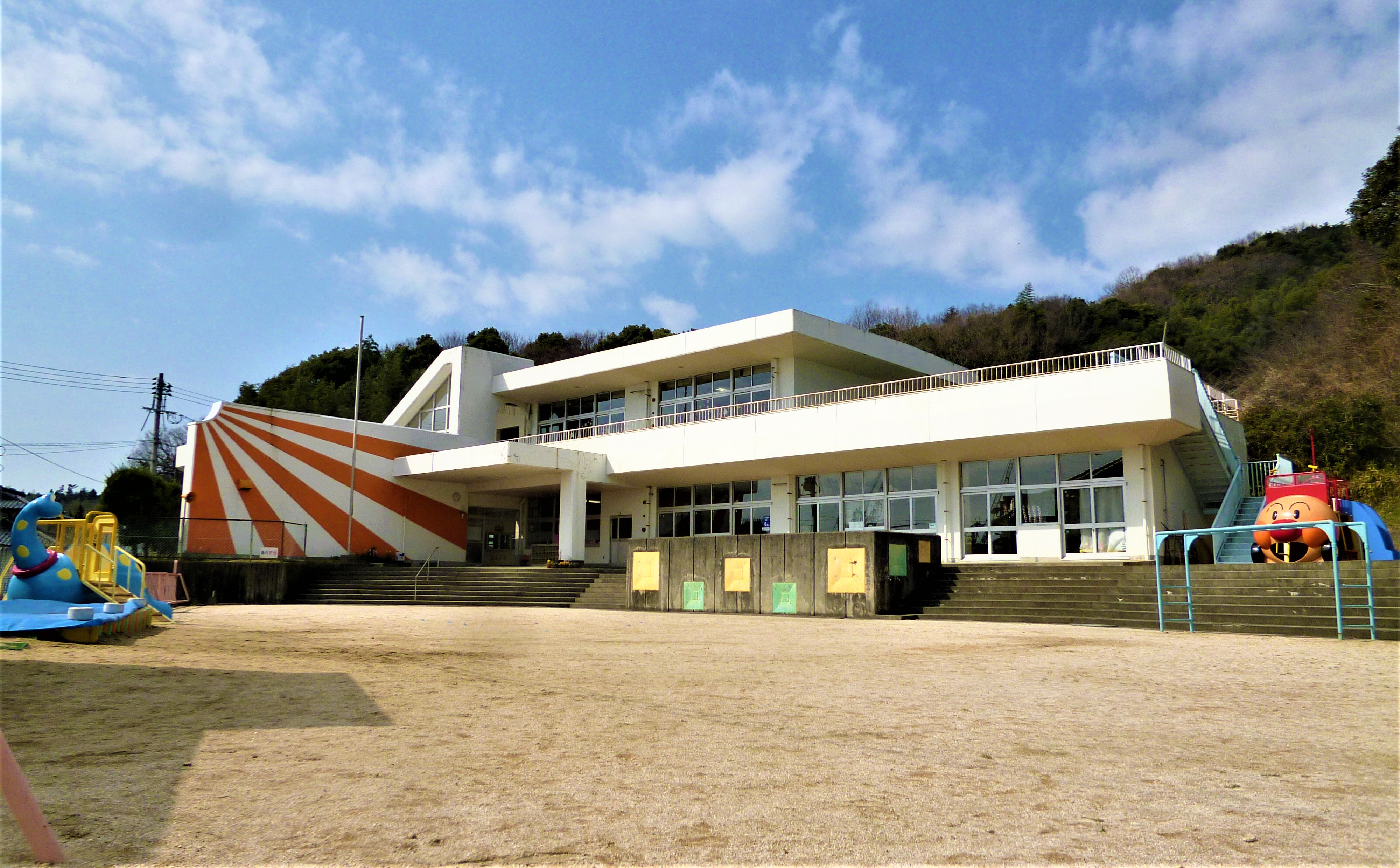 麻里府保育園の外観