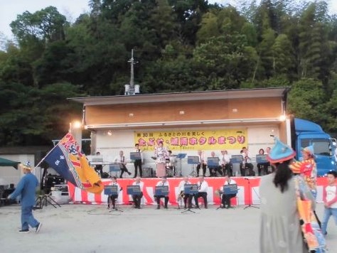 カルチェラタンエキスプレスによる演奏。の画像3