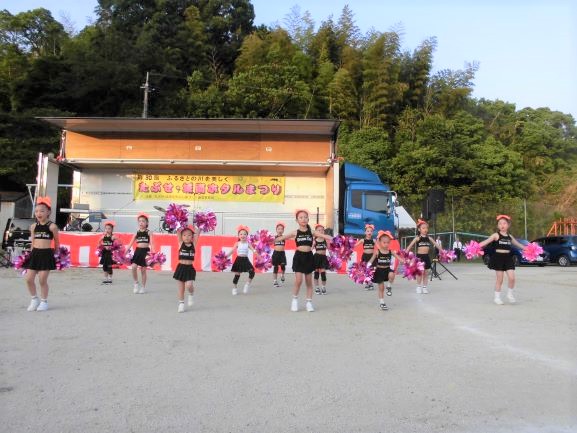 子どもたちによる、ドリームドールのチアダンス。の画像3