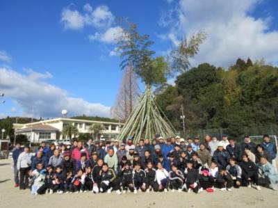 どんどの櫓の前に全員集合