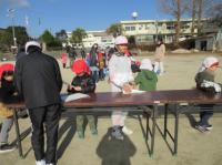 紙ヒコーキ作りの様子