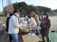 豚汁配膳の様子