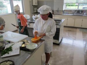 「おろし人参のかきたまスープ」の下ごしらえの画像