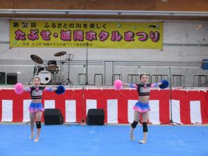 中学年による踊り