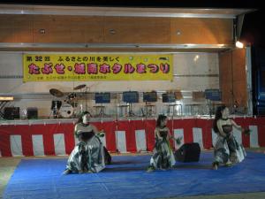 フラダンス披露