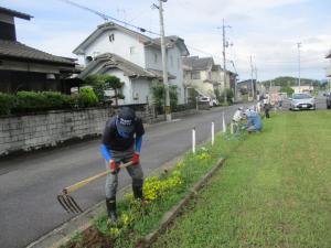 花壇の草抜き1