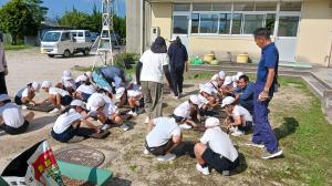 6月29日　東田布施小学校3年生とコスモス種まき2