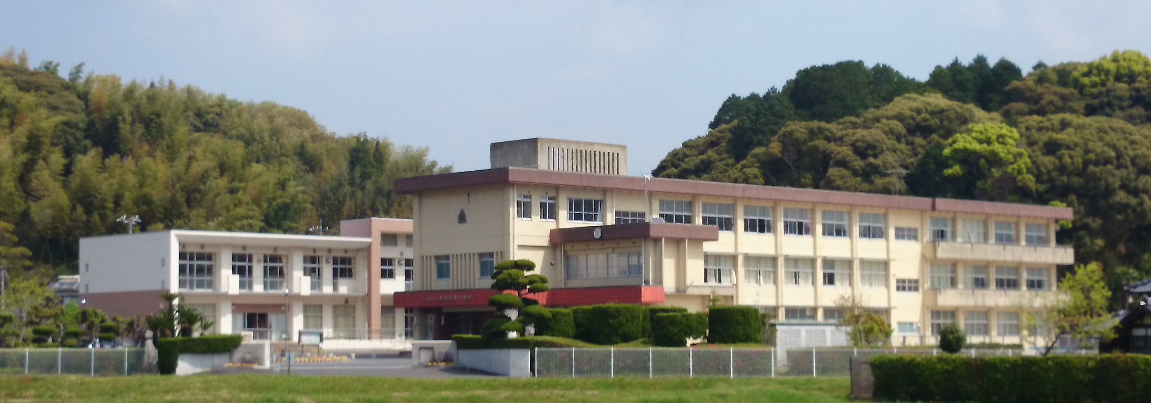 東田布施小学校のタイトル画像